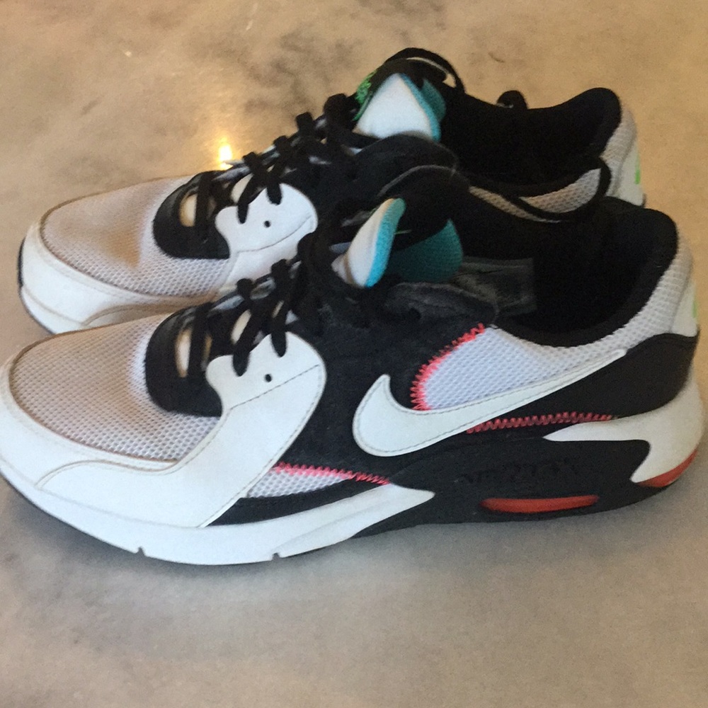 Nike Ari max 90s black red and white size youth.